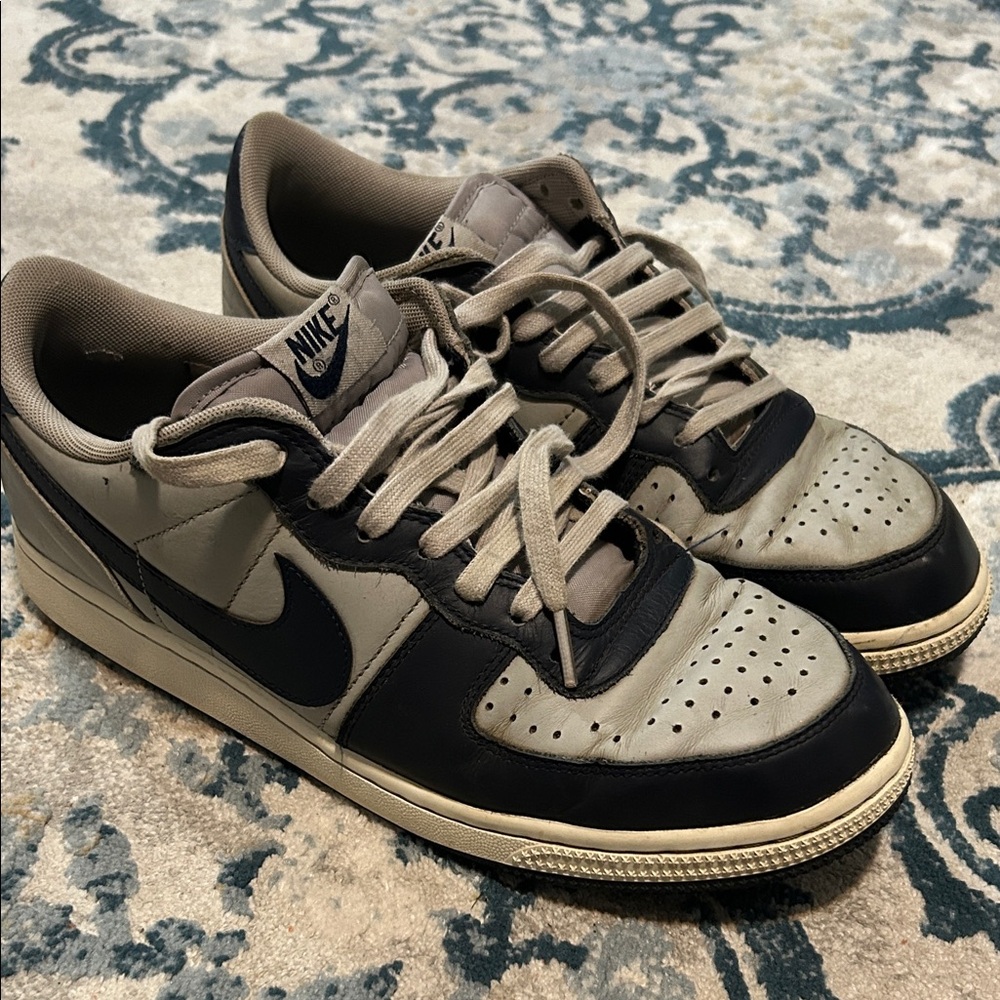 Nike Low-Top Sneakers
